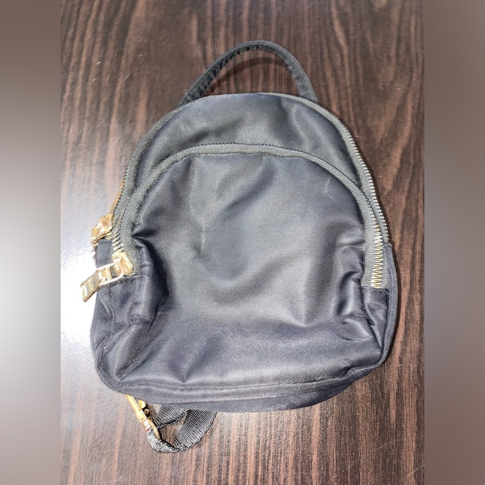 black crossbody purse